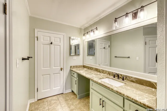 921 Maple Uvalde, TX 78801