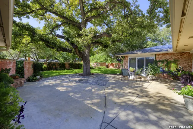 921 Maple Uvalde, TX 78801