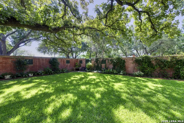 921 Maple Uvalde, TX 78801