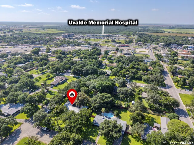 921 Maple Uvalde, TX 78801