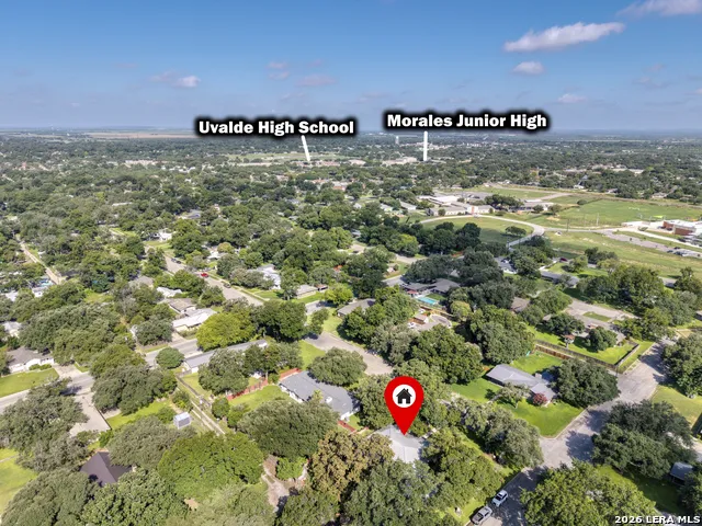 921 Maple Uvalde, TX 78801