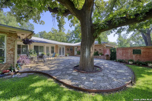 921 Maple Uvalde, TX 78801