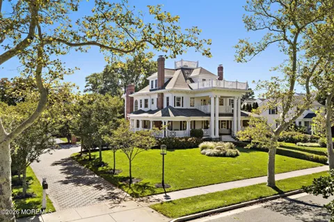 212 Crescent Parkway