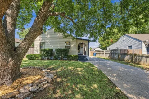 3807 E 21st Place