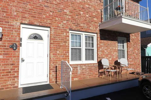9709 Monmouth Ave