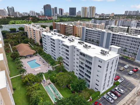 610 NE 12th Avenue #601