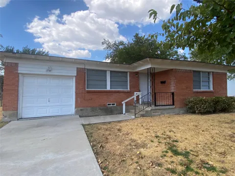 1701 Longview Street