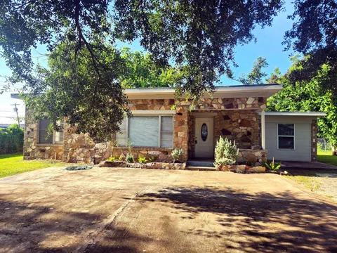 1114 E Pecan Street