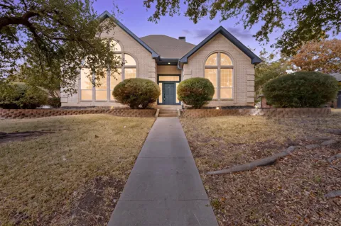 2002 Clearview Drive