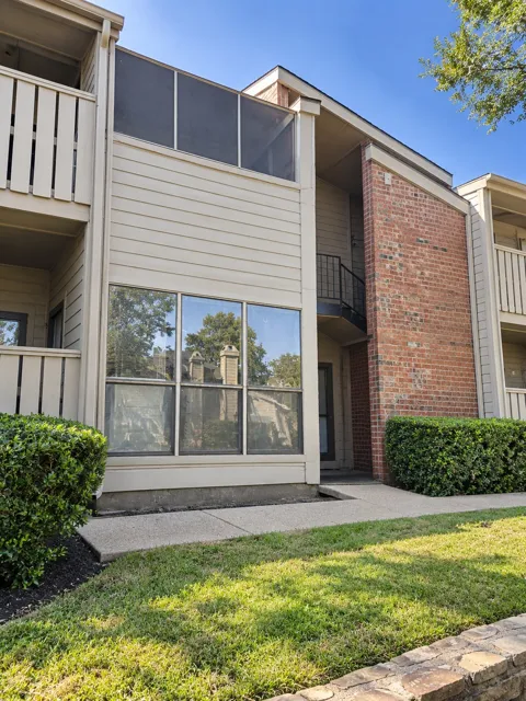 9600 Royal Lane #302