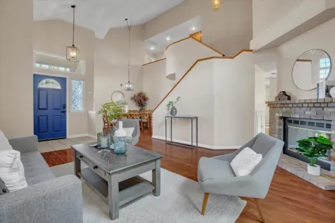 825 Foxwood Drive