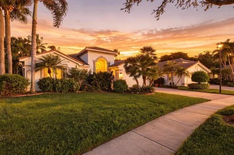 6812 Molakai Circle