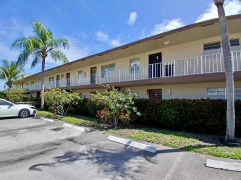7400 NW 5TH PLACE #105