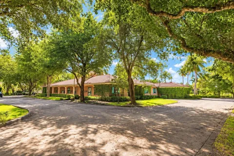 3206 OLDE HAMPTON DRIVE