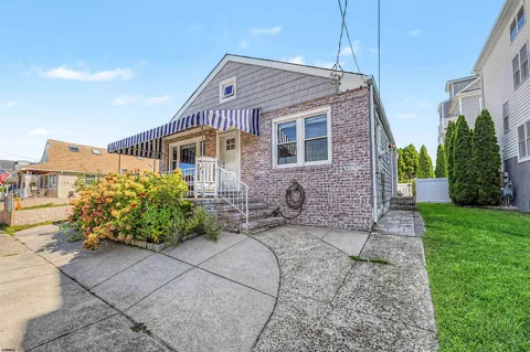 205 N Delavan Ave
