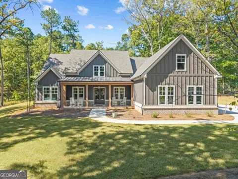 1011 Peachtree CT