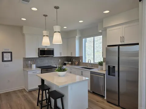719 Vibrant Glen