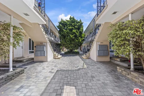 943 2nd Street #4