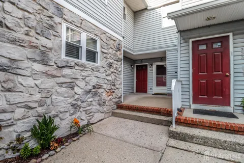 323 Ventnor Court