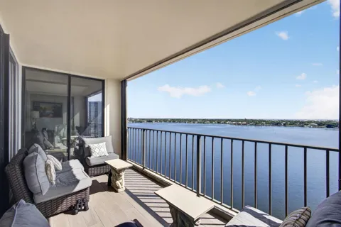 126 LAKESHORE DRIVE #1125
