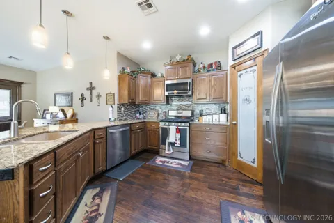 323 S B STREET