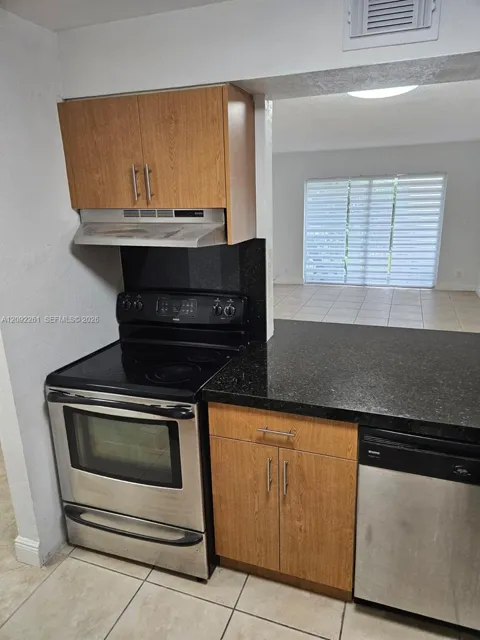 5201 Geneva Way #201