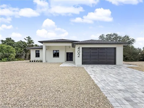 402 Thompson Ave