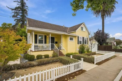 307 E 6th Street