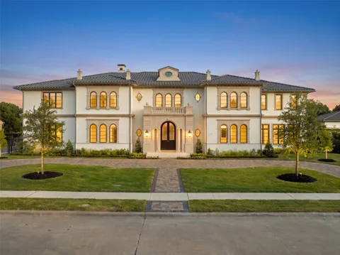 402 Lakeway Drive
