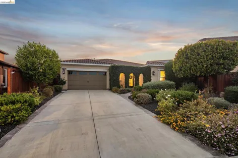 1770 Merlot Cir