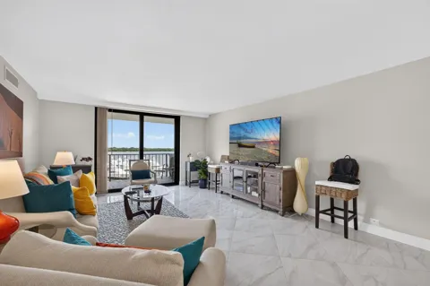 1208 MARINE WAY #402