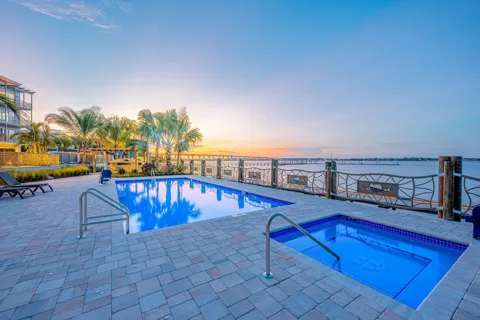 41 SW Seminole Street #410