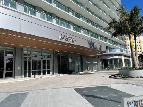400 CENTRAL AVENUE #2005