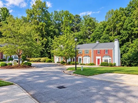 732 Anderson Walk