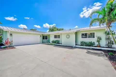809 JACARANDA DRIVE