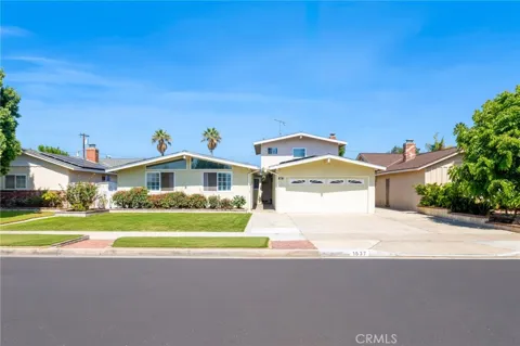 1537 W Edithia