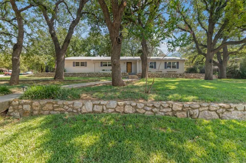 1800 Emerson Lane