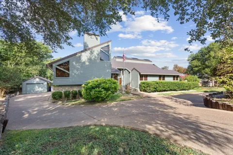 3724 Greenleaf Drive