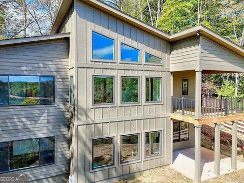 11 Falcon DR