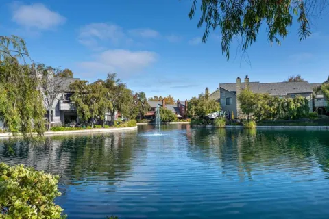 1139 Shoreline Drive