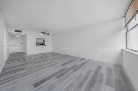 1300 NE Miami Gardens Dr #512E