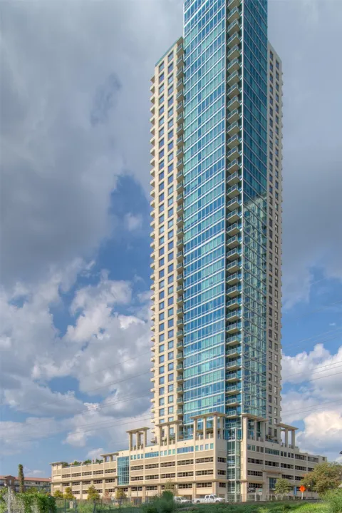 300 Bowie Street #504