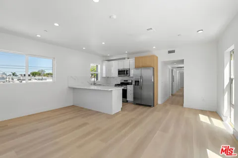10965 Calvert