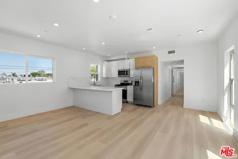 10965 Calvert