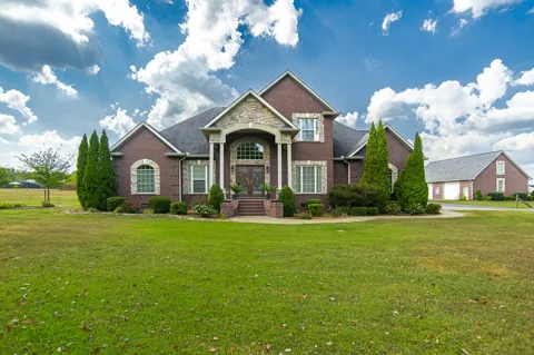 138 Longwood Dr