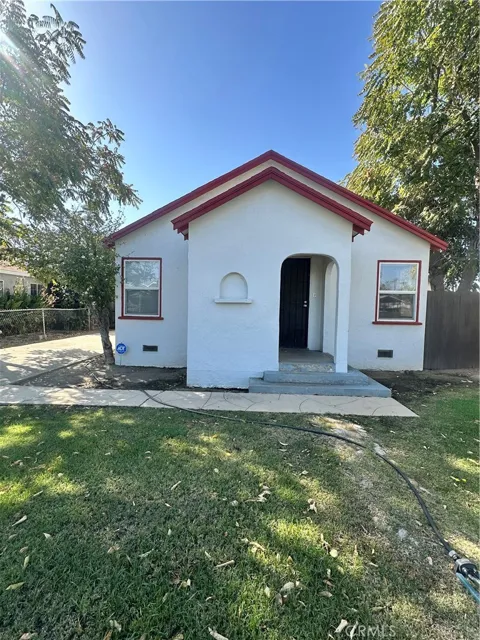 111 E Moneta