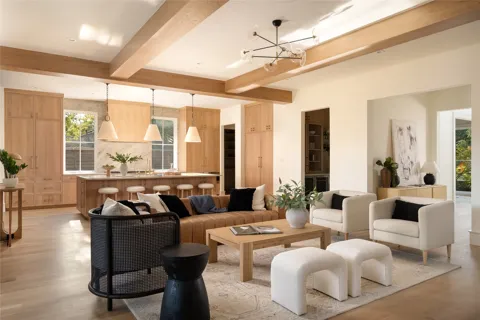 6016 Del Roy Drive