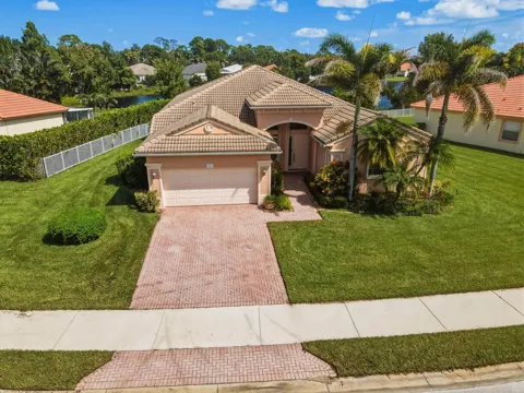 1251 SE Illusion Isle Way