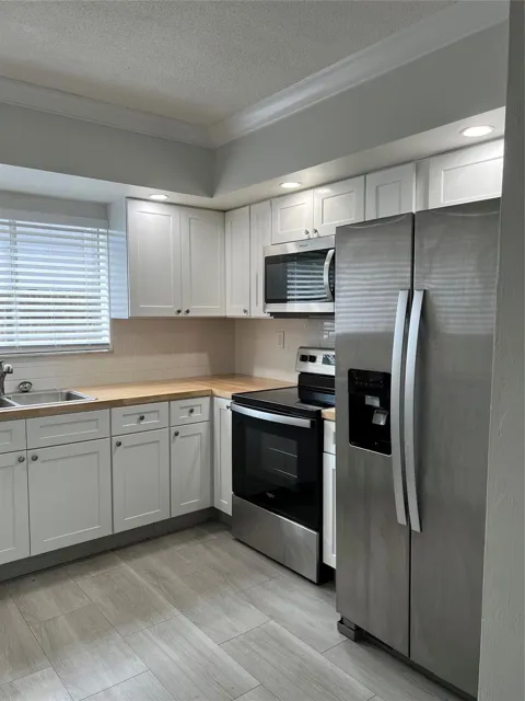 610 NE 29TH DRIVE #4