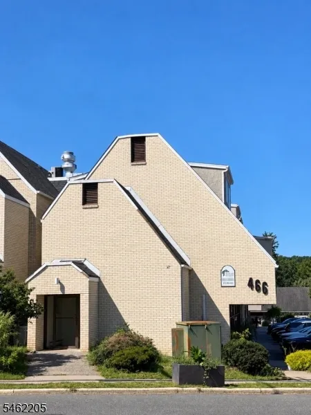 466 Pompton Ave #F Unit F